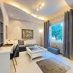 The Hidden Loft In Town Apartman