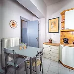 The Hidden Loft In Town Apartman