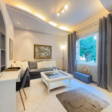 The Hidden Loft In Town Apartment