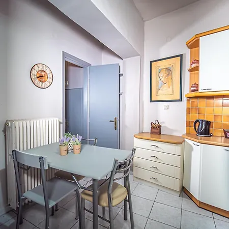 The Hidden Loft In Town Apartment